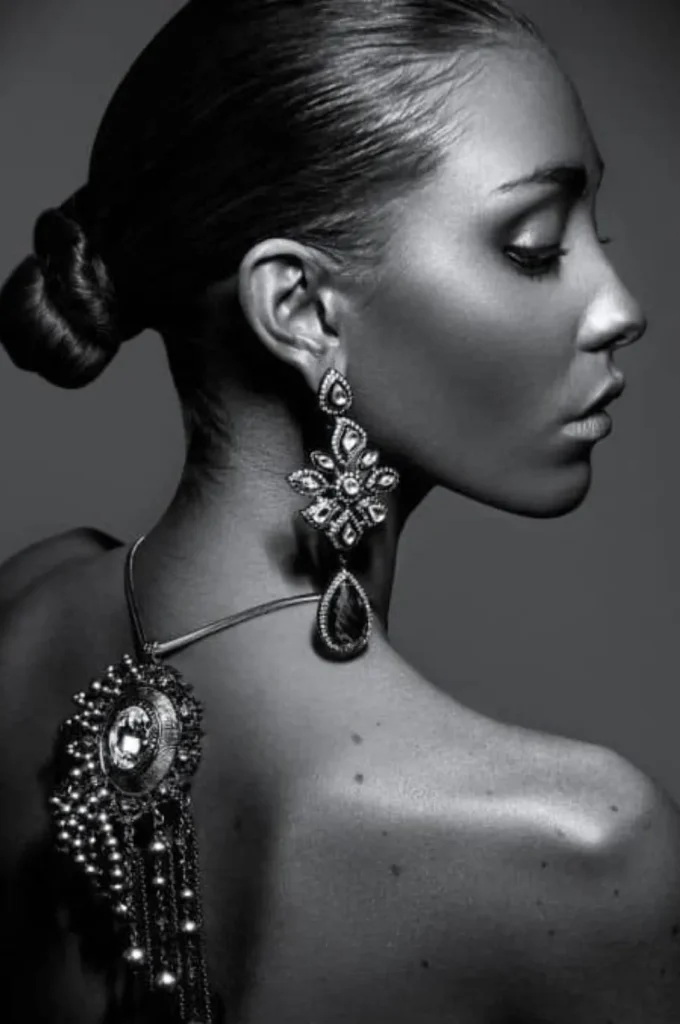 تصویر سیاه سفید- مدل برای طراحی سیاه قلم