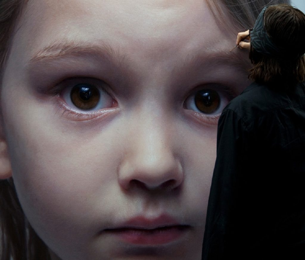 Gottfried Helnwein realistic child portrait - آموزش نقاشی سیاه قلم