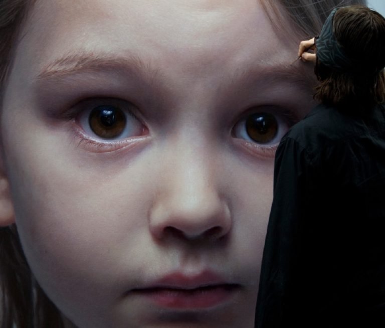 Gottfried Helnwein realistic child portrait - آموزش نقاشی سیاه قلم